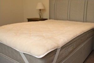 Wool mattress topper